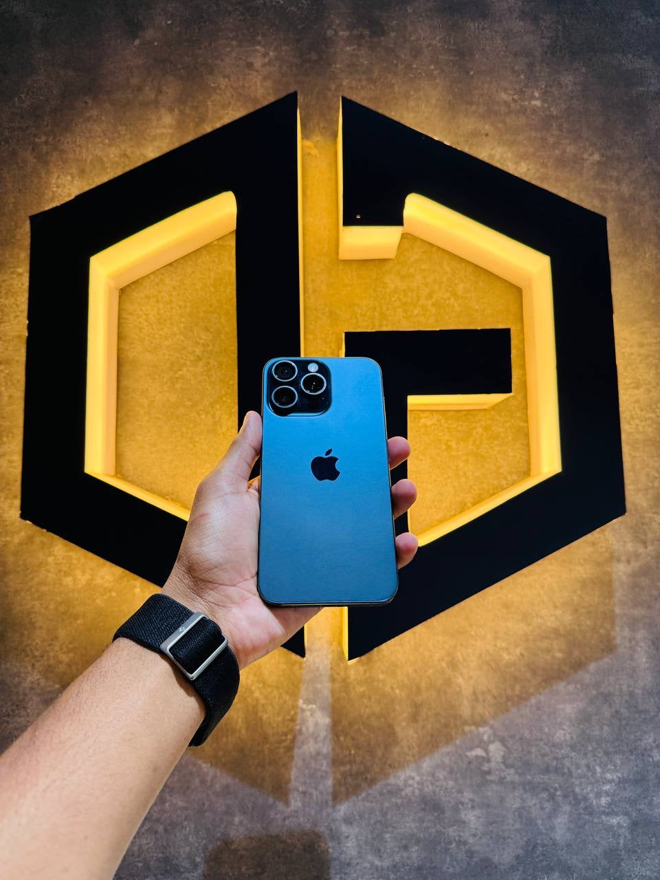 Apple iPhone 15 Pro Max 512GB - BLUE - Code (86040) - The Digital Hub