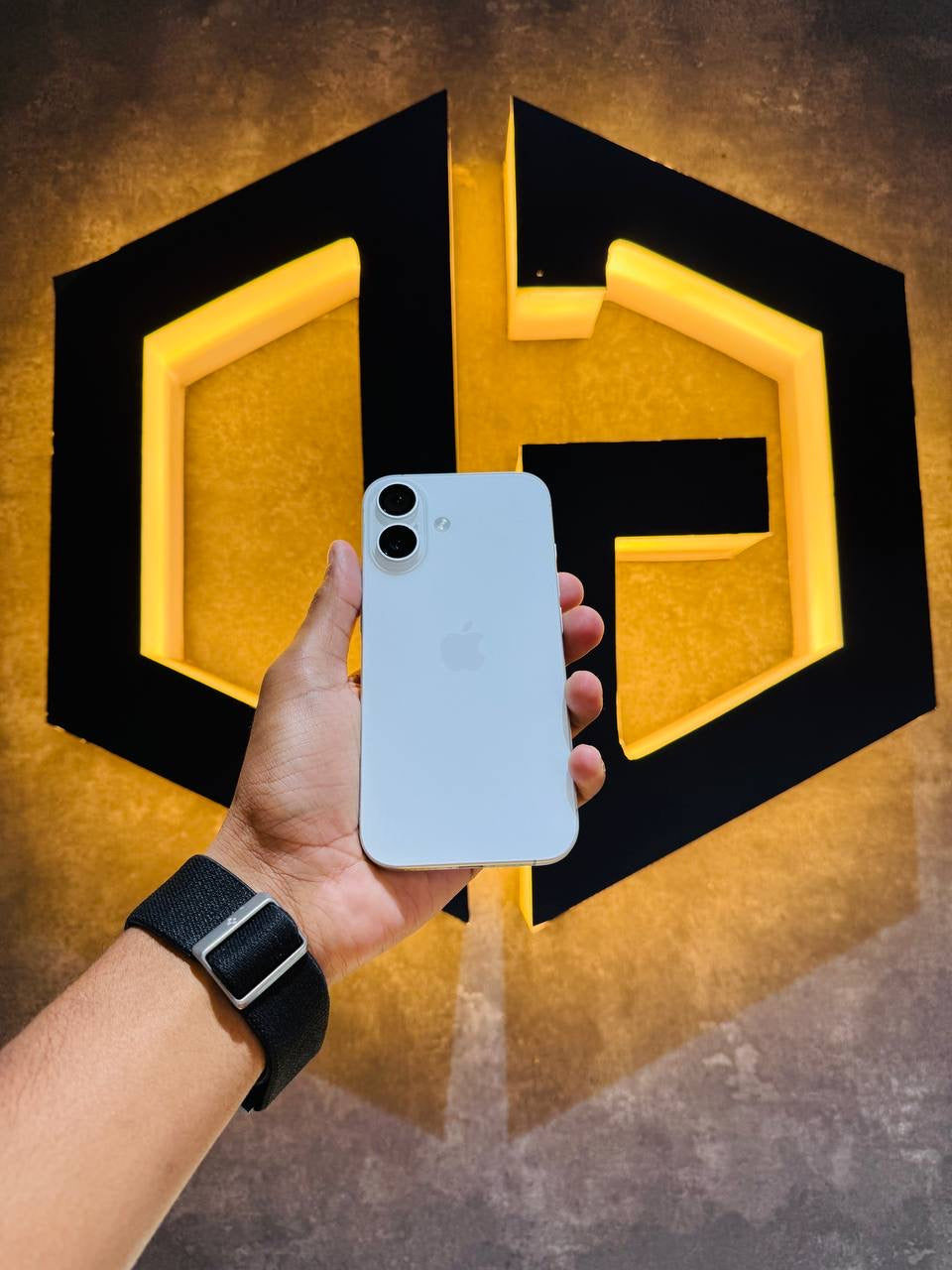 Apple iPhone 16 128GB - WHITE - Code (22215) - The Digital Hub