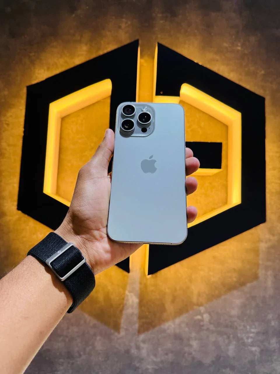 Apple iPhone 15 Pro Max 256GB - NATURAL TITANIUM - Code (28364) - The Digital Hub