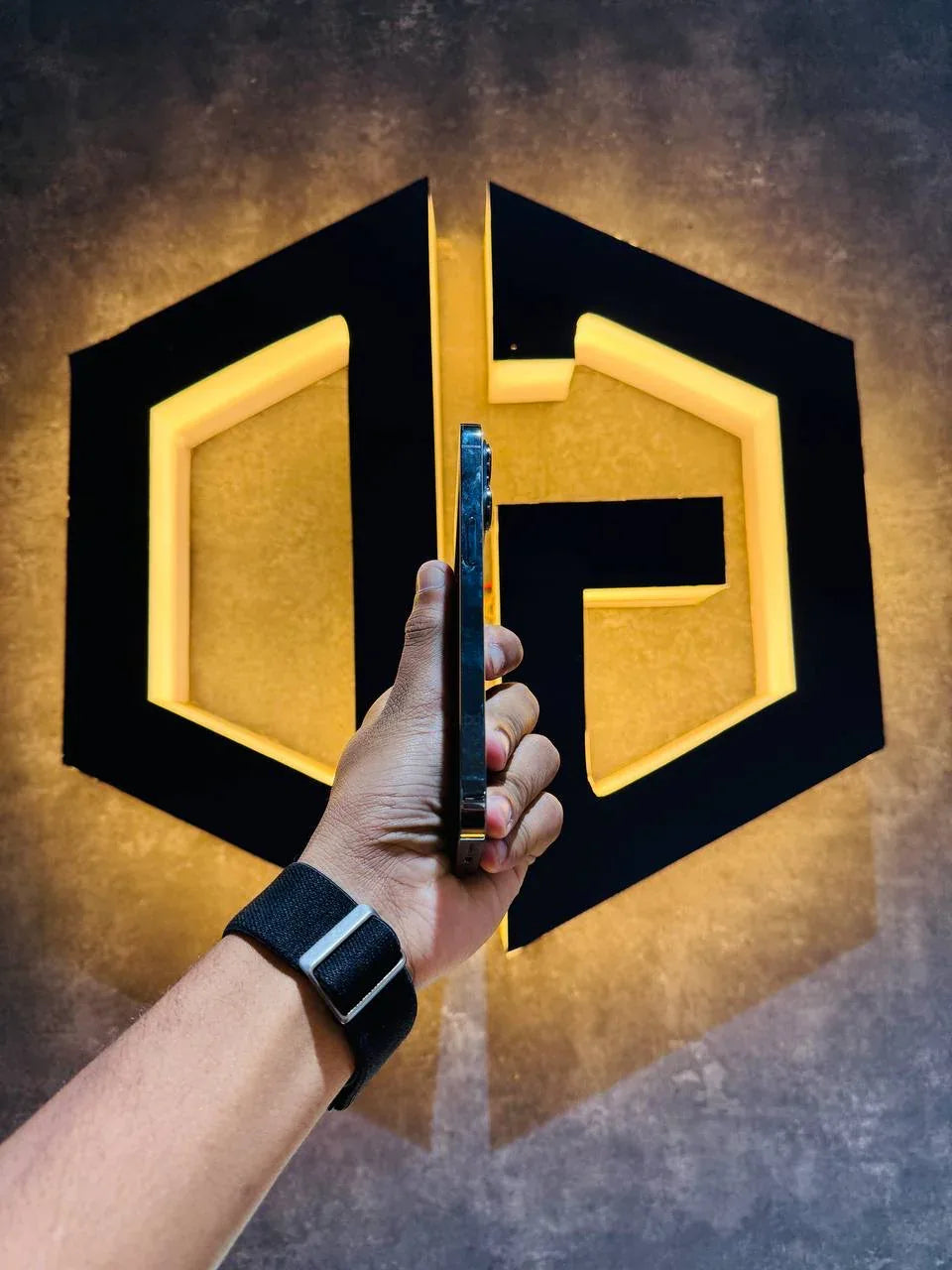 Apple iPhone 13 Pro 256GB - BLACK - Code (33217) - The Digital Hub