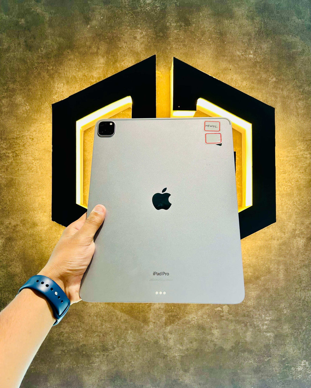 Apple Ipad Pro (12.9 Inch) ( 6Th Gen) 256Gb - Silver - Item Code (Mfw7L)