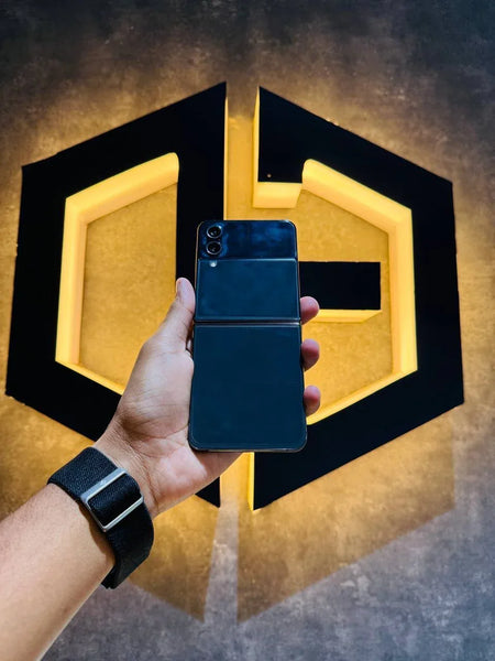 Samsung Z Flip 4 8+256GB - BLACK - Code (56199) - The Digital Hub