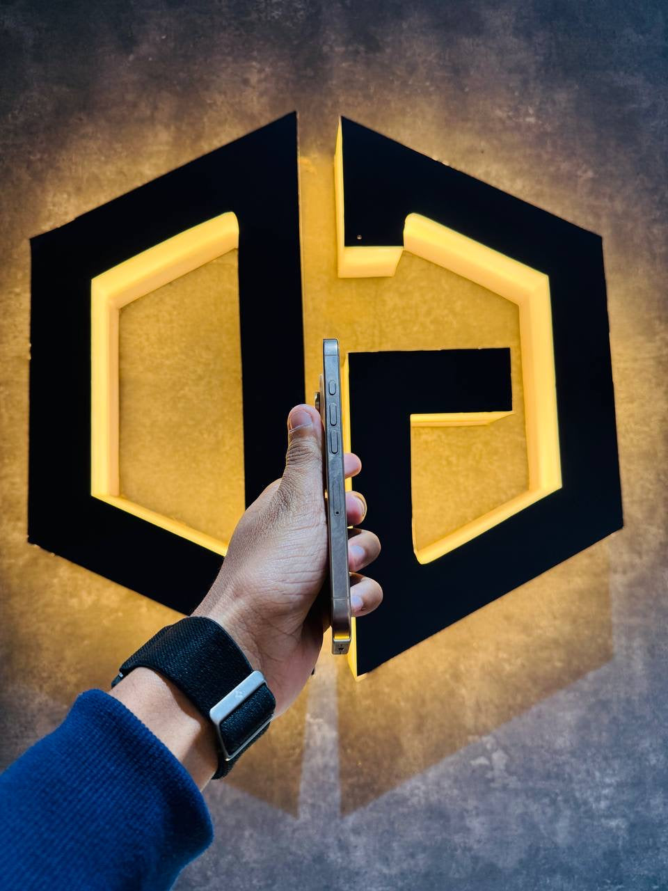 Apple iPhone 16 Pro 256GB - DESERT TITANIUM - Code (95300)