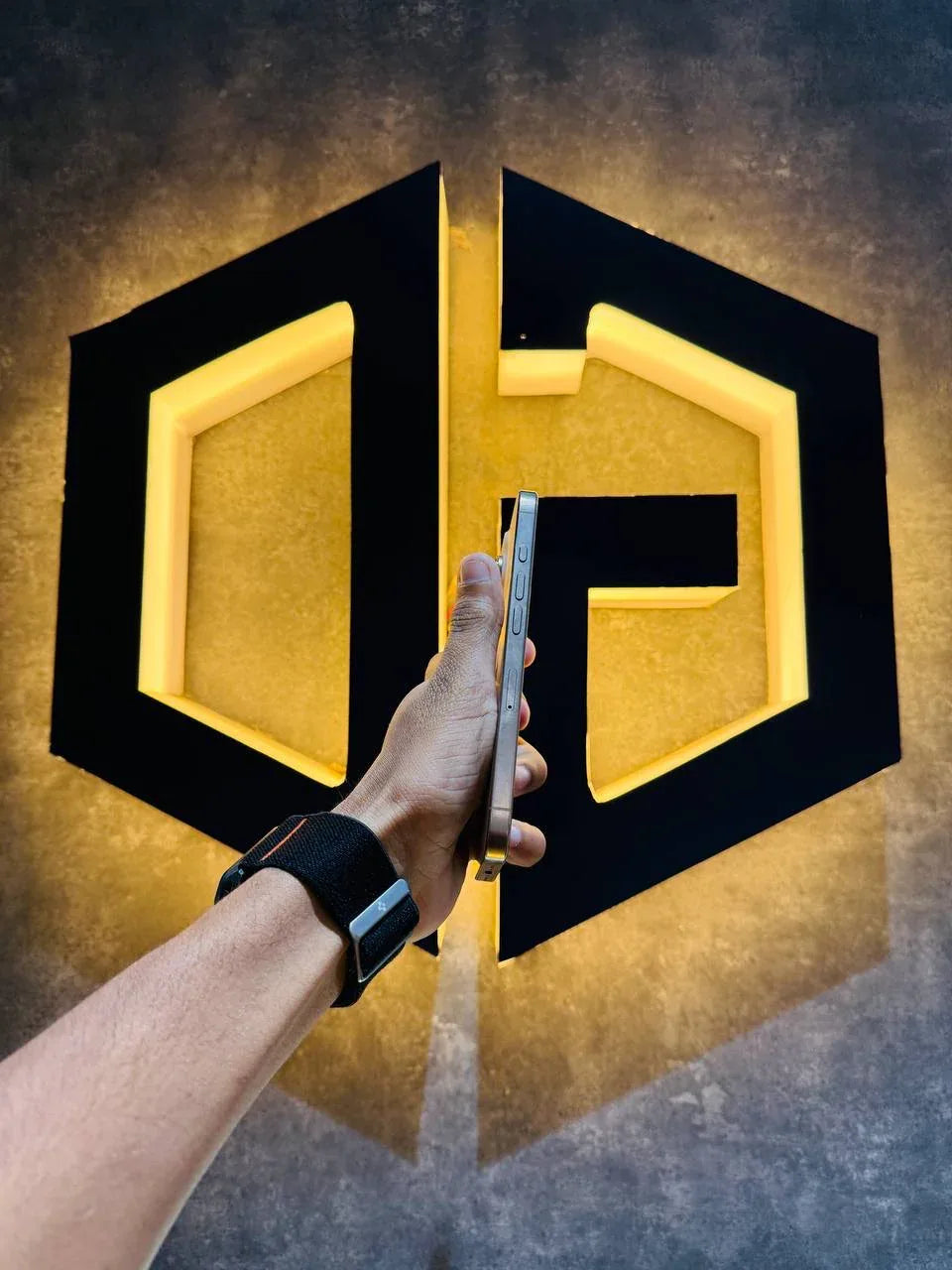 Apple iPhone 16 Pro 512GB - DESERT TITANIUM - Code (69455)