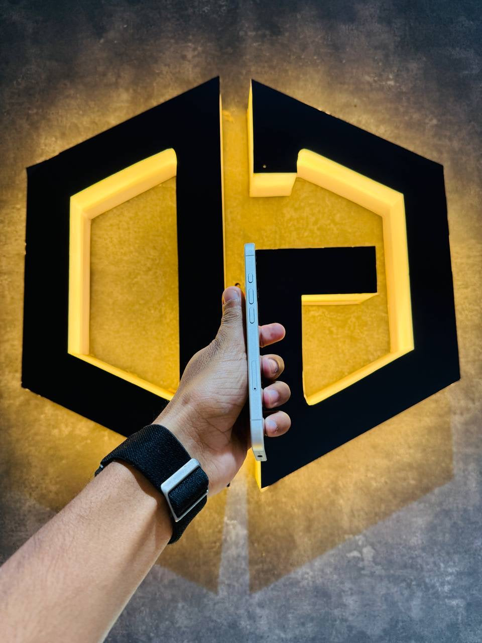 Apple iPhone 16 128GB - WHITE - Code (22215) - The Digital Hub