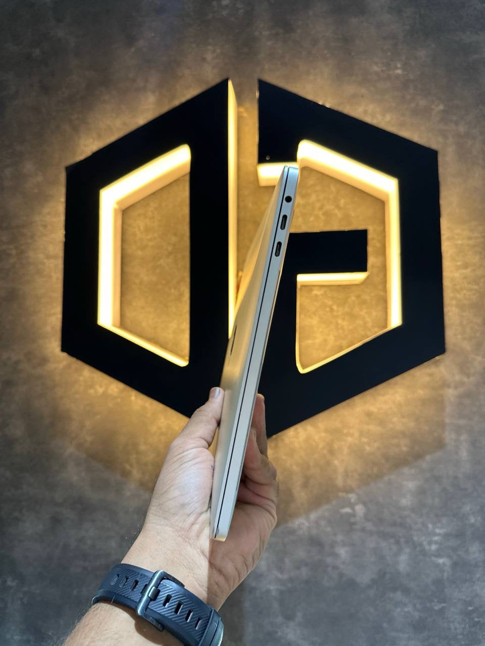 Apple MacBook Pro 2017 13 Inch I5 8+256GB - SILVER - Code (4HV2N) - The Digital Hub