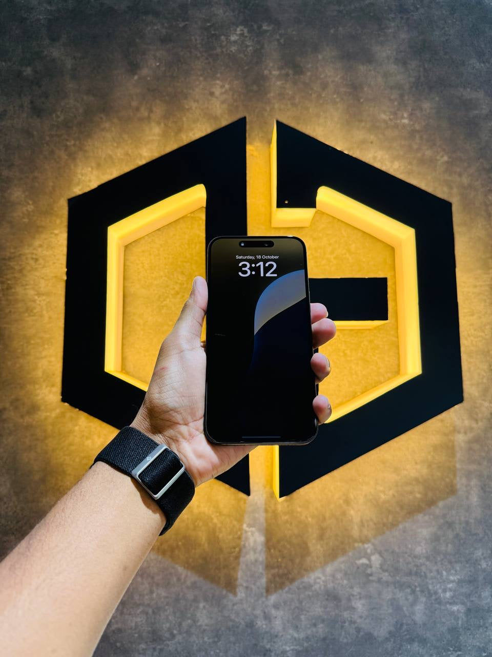 Apple iPhone 15 Pro Max 256GB - BLACK - Code (53946) - The Digital Hub