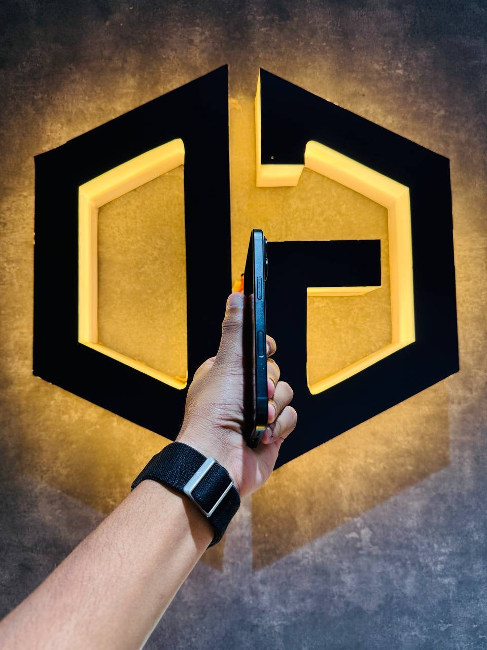 Apple iPhone 16 128GB - BLACK - Code (86937) - The Digital Hub