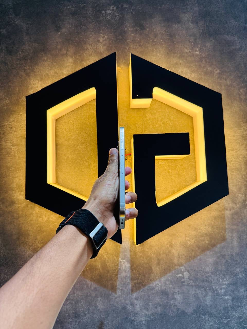 Apple iPhone 15 Pro Max 256GB - NATURAL TITANIUM - Code (14348) - The Digital Hub