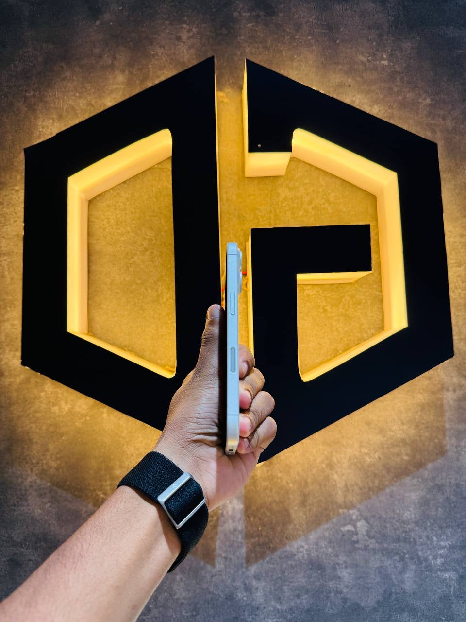 Apple iPhone 16 128GB - WHITE - Code (22215) - The Digital Hub