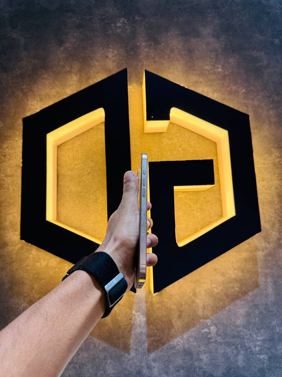 Apple IPhone 16 Pro Max 256GB - DESERT TITANIUM - Code (39133) - The Digital Hub