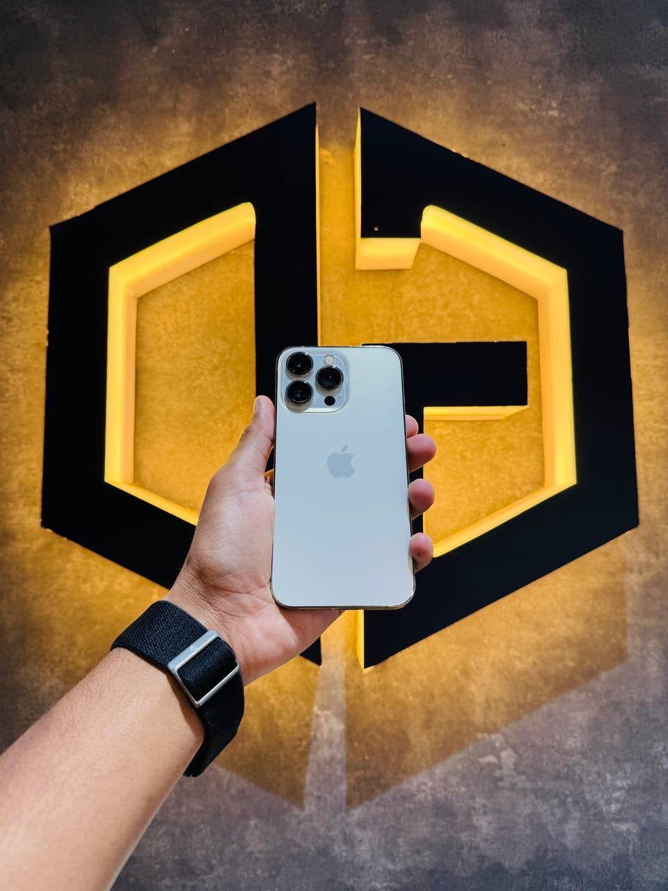 Apple iPhone 13 Pro 256GB - GOLD - Code (71893) - The Digital Hub