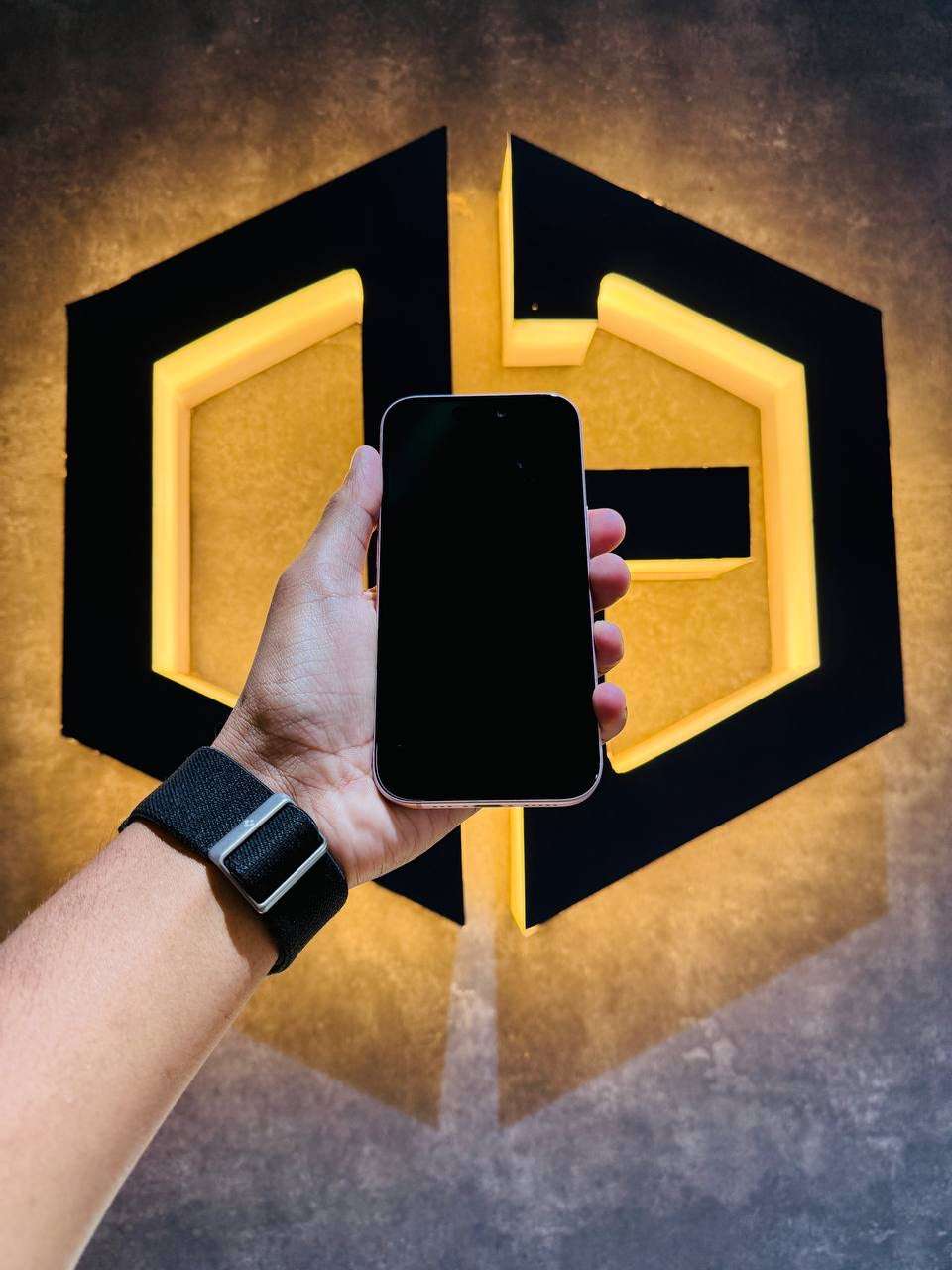 Apple iPhone 15 128GB - PINK - Code (77178) - The Digital Hub