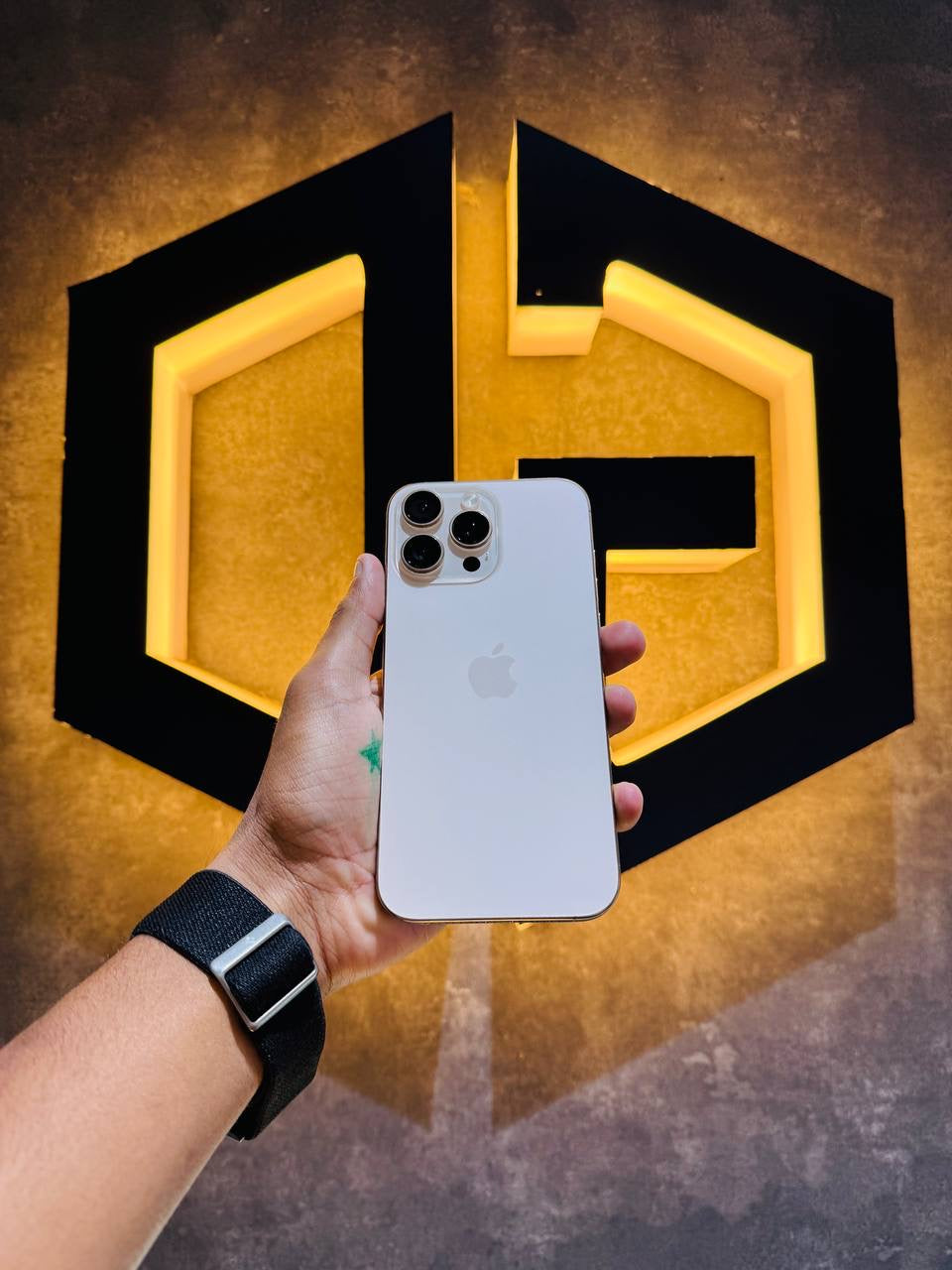 Apple IPhone 16 Pro Max 256GB - DESERT TITANIUM - Code (39133) - The Digital Hub