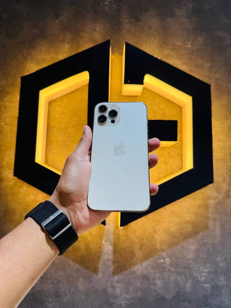 Apple iPhone 12 Pro Max 256GB - GOLD - Code (75129) - The Digital Hub