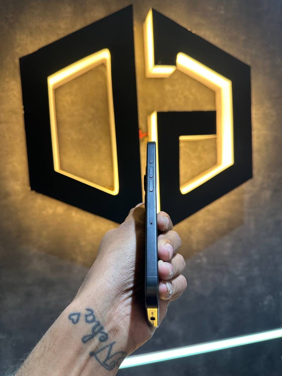 Apple iPhone 15 Pro 128GB - BLACK - Code (24114)