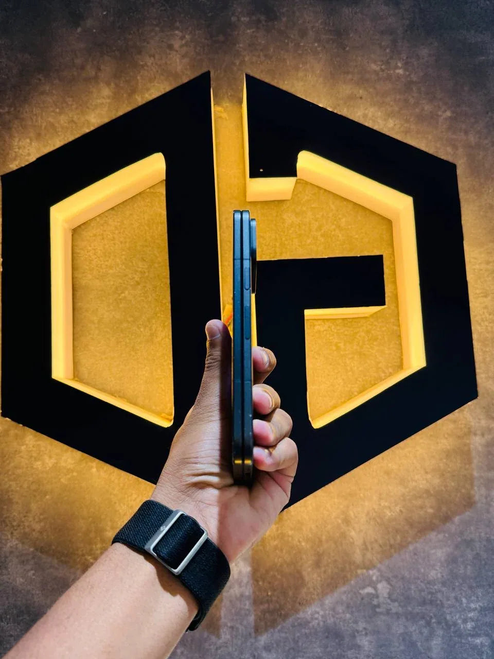 Google Pixel 9 Pro Fold 256GB - BLACK - Code (78321) - The Digital Hub