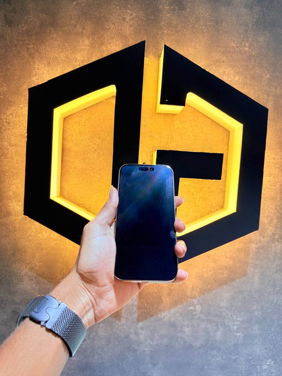 Apple iPhone 16 Pro 128GB - DESERT TITANIUM - Code (48677)