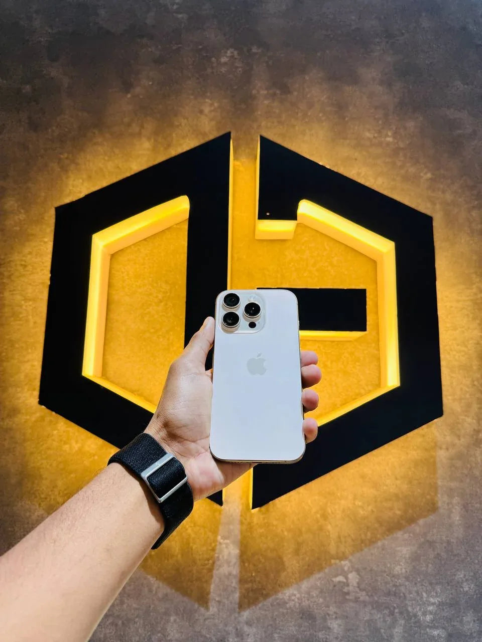 Apple iPhone 16 Pro 512GB - DESERT TITANIUM - Code (69455)