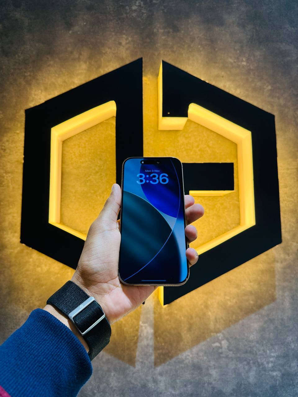 Apple iPhone 16 Pro 256GB - DESERT TITANIUM - Code (95300)