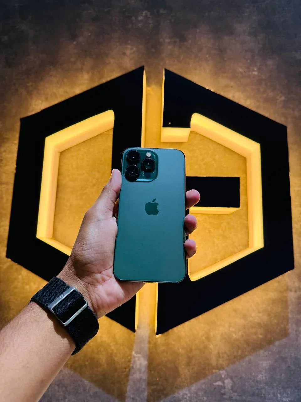 Apple iPhone 13 PRO 256GB - GREEN - Code (98650) - The Digital Hub