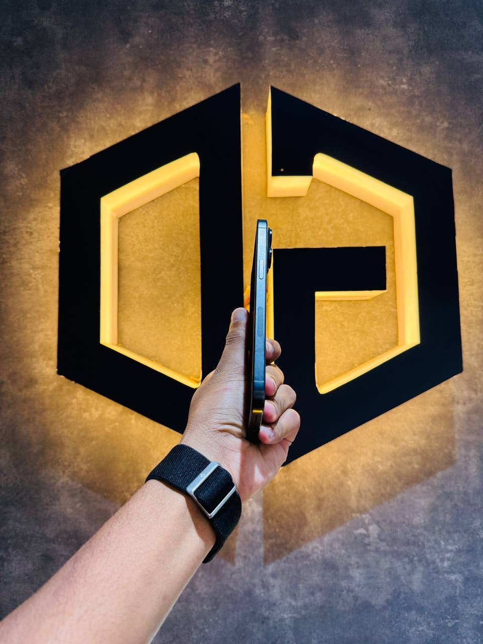 Apple iPhone 15 Pro Max 256GB - BLACK - Code (53946) - The Digital Hub