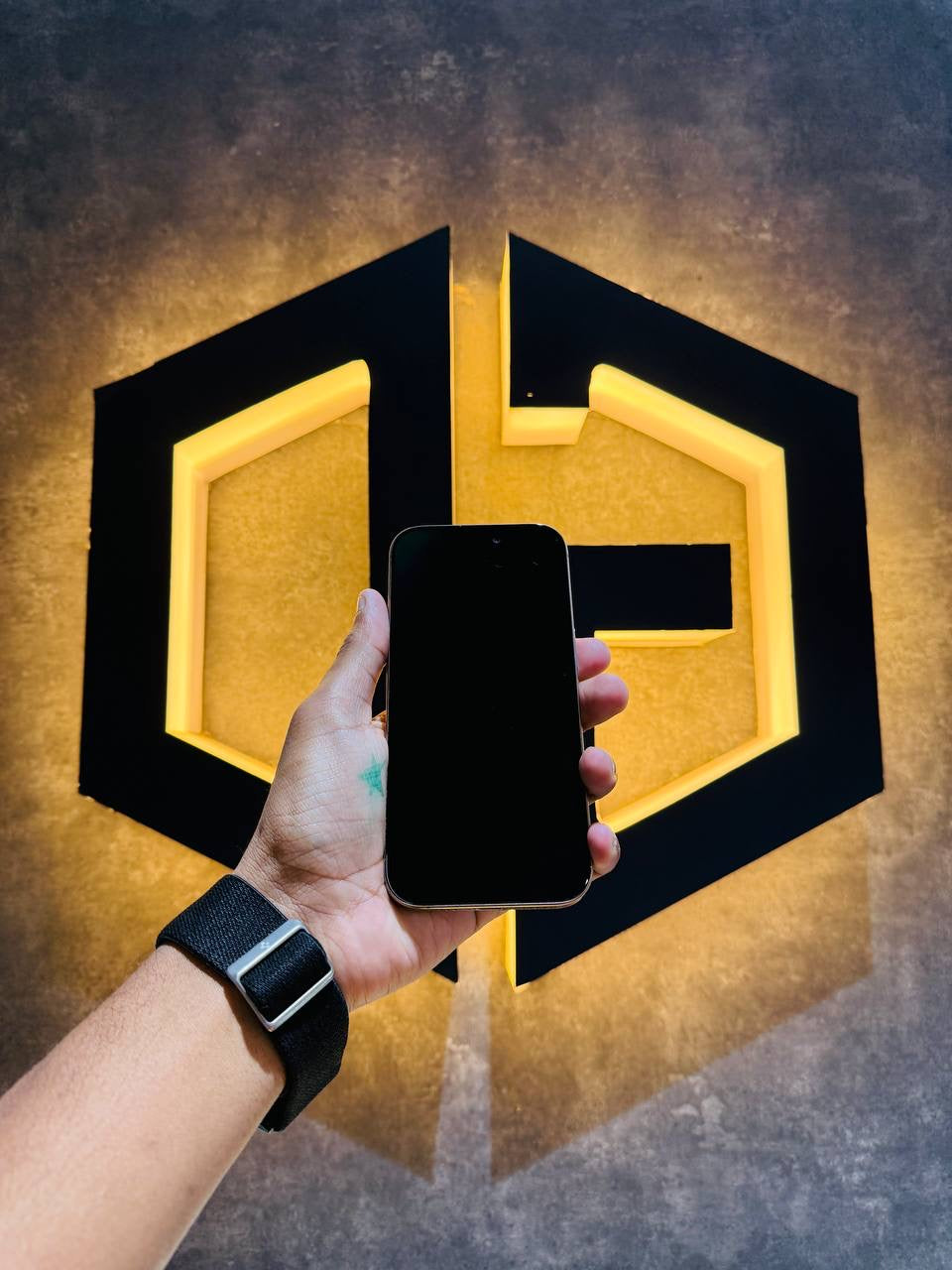 Apple iPhone 16 Pro 256GB - DESERT TITANIUM - Code (21603) - The Digital Hub