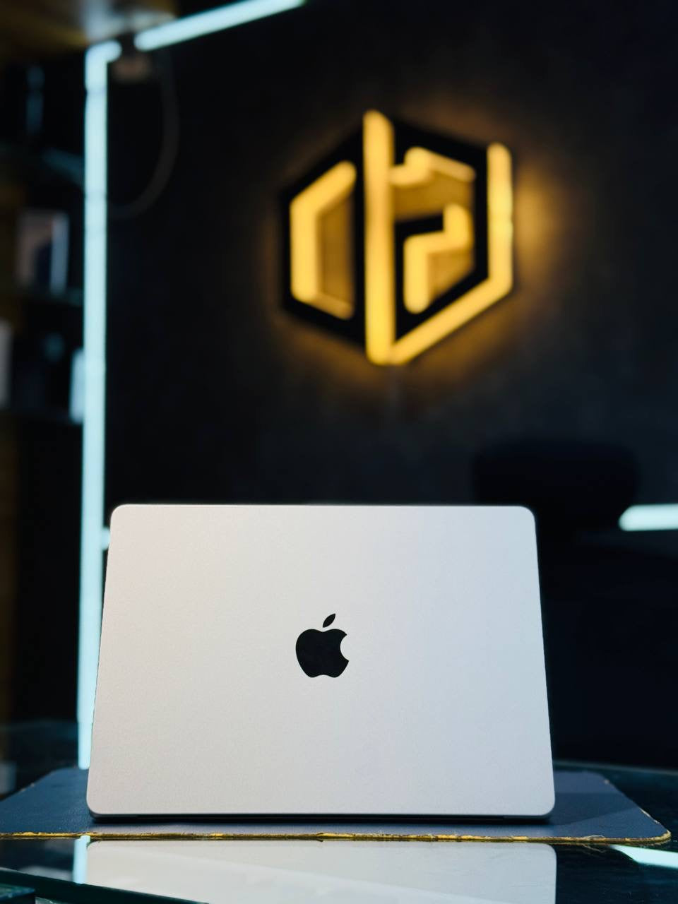 Apple MacBook Air M2 Chip 13.6Inch 8+256GB - GOLD - Code (W263C)