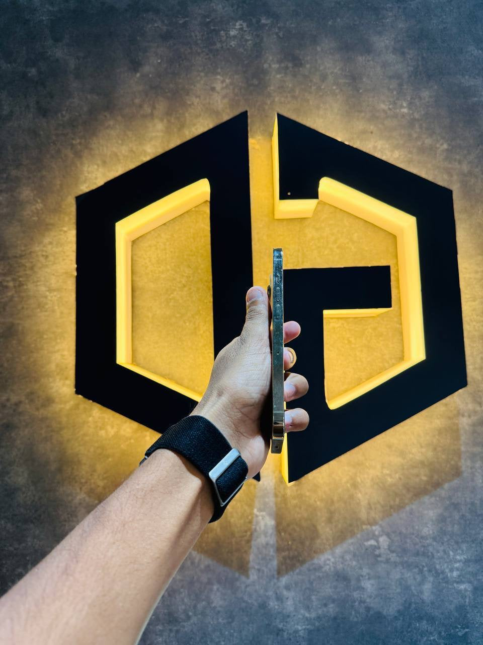 Apple iPhone 13 Pro 256GB - GOLD - Code (71893) - The Digital Hub