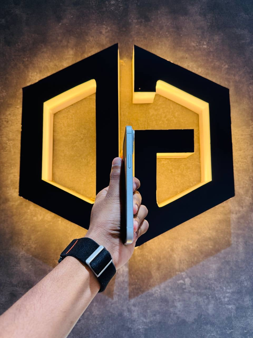 Apple iPhone 15 256GB - BLUE - Code (23696) - The Digital Hub