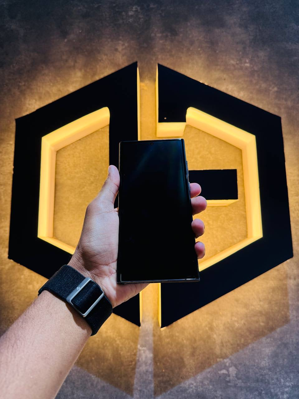 Samsung S22 Ultra 12+256GB - BLACK - Code (21506) - The Digital Hub