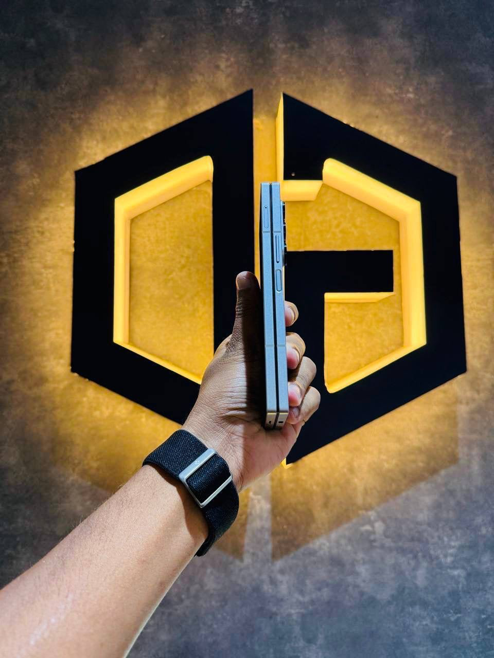 Samsung Z Fold 6 12+256GB - SILVER - Code (03756) - The Digital Hub