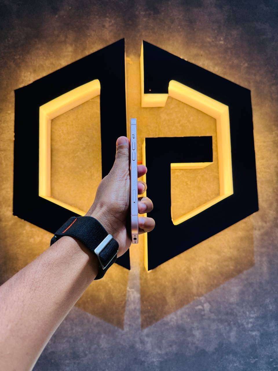 Apple iPhone 15 128GB - PINK - Code (77178) - The Digital Hub