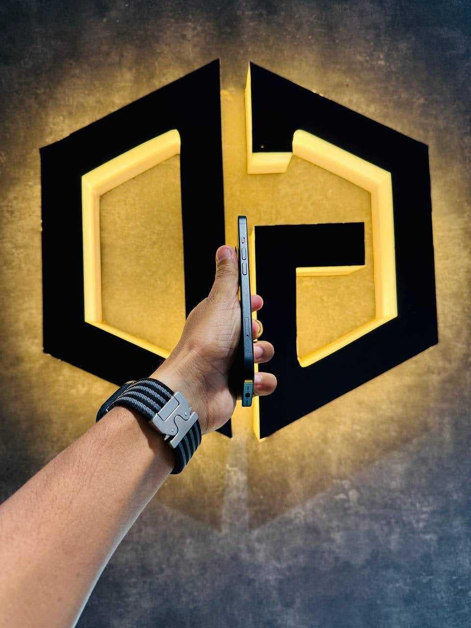 Apple iPhone 15 128GB - BLACK - Code (98241) - The Digital Hub