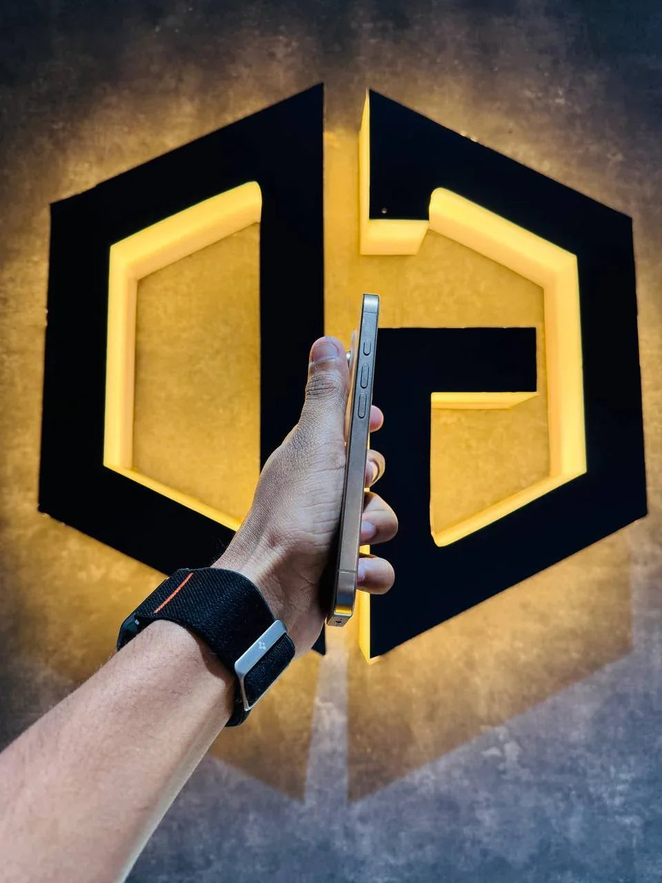 Apple iPhone 16 Pro 256GB - DESERT TITANIUM - Code (44387) - The Digital Hub