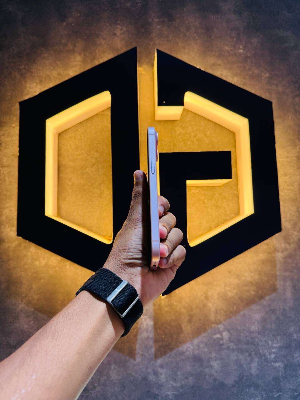 Apple iPhone 15 128GB - PINK - Code (77178) - The Digital Hub