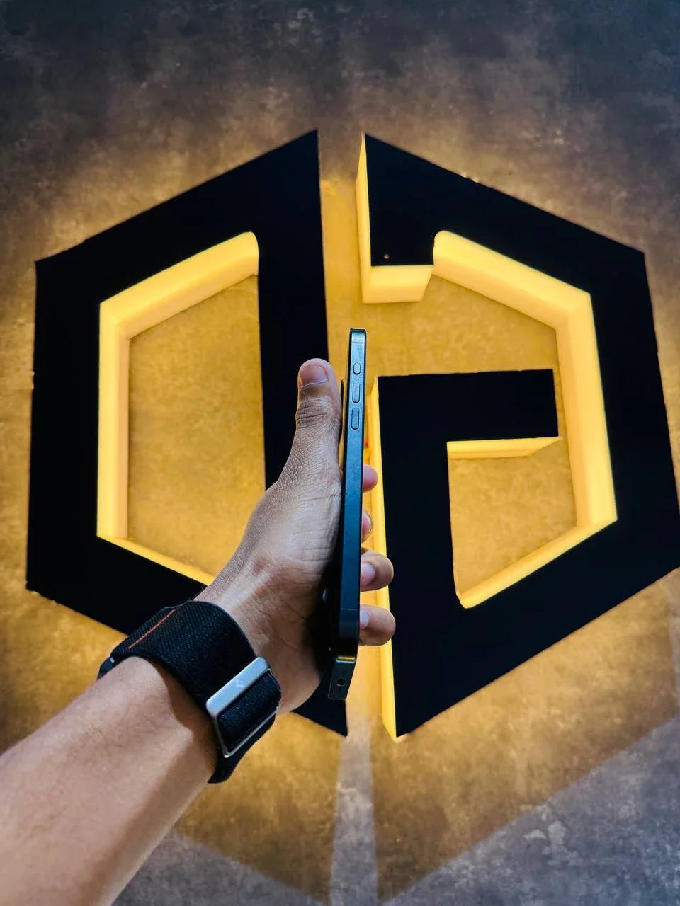 Apple iPhone 15 Pro Max 256GB - BLACK - Code (87897) - The Digital Hub