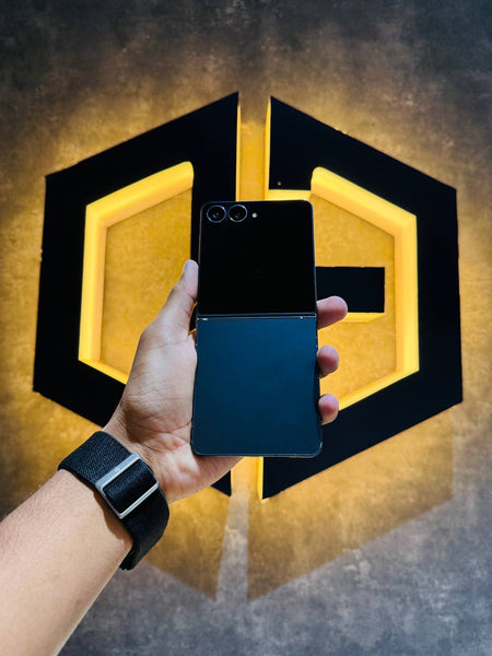 Samsung Z Flip 7 12+512GB - BLACK - Code (58656) - The Digital Hub