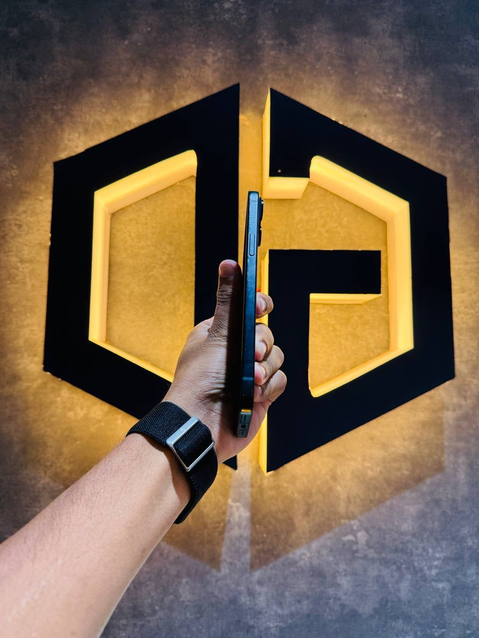 Apple iPhone 15 Plus 128GB - BLACK - Code (48043) - The Digital Hub