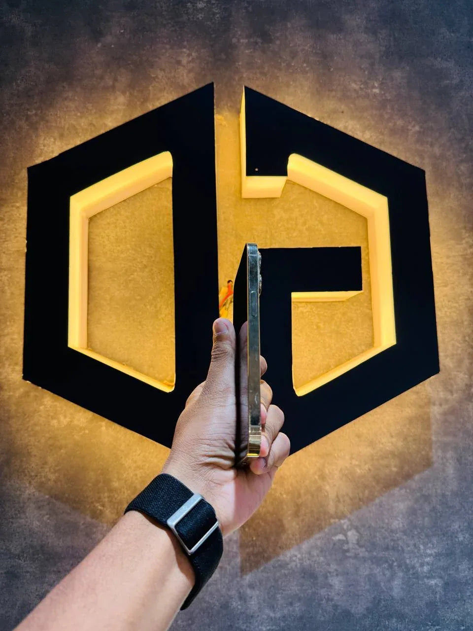 Apple iPhone 13 Pro 256GB - GOLD - Code (37471) - The Digital Hub