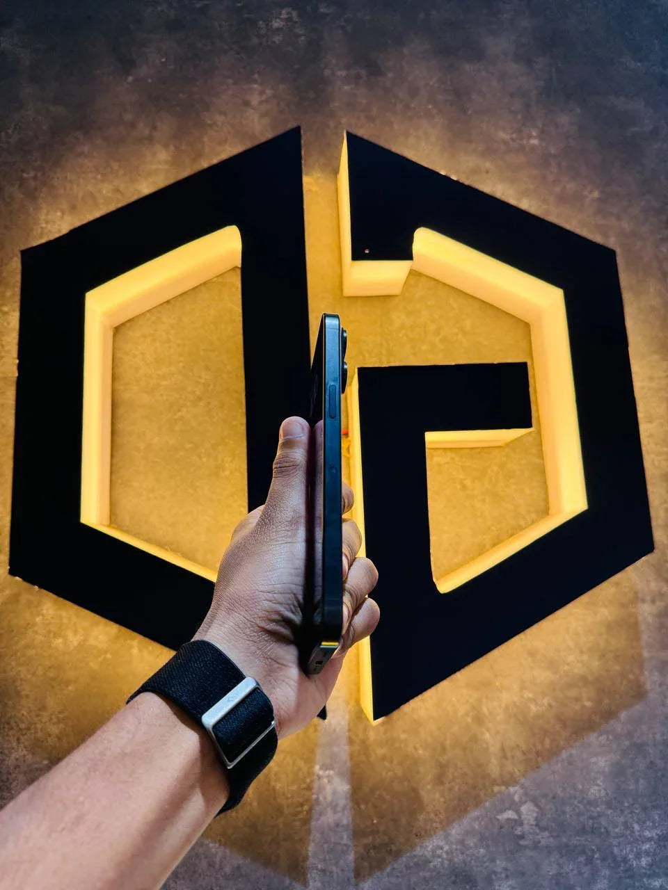 Apple iPhone 15 Pro Max 256GB - BLACK - Code (87897) - The Digital Hub