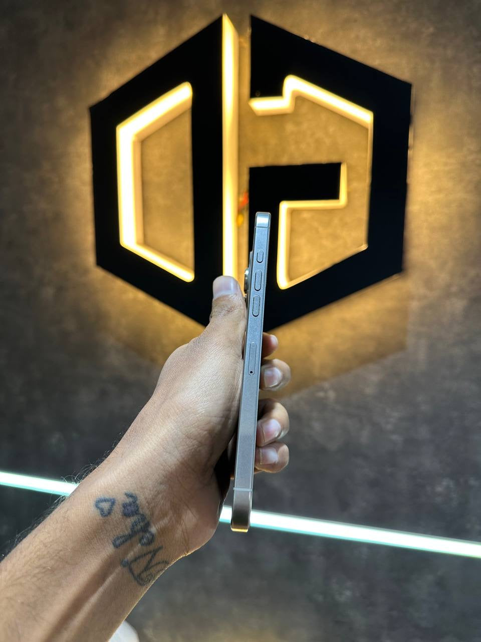 Apple iPhone 16 Pro Max 256GB - NATURAL TITANIUM - Code (40620) - The Digital Hub