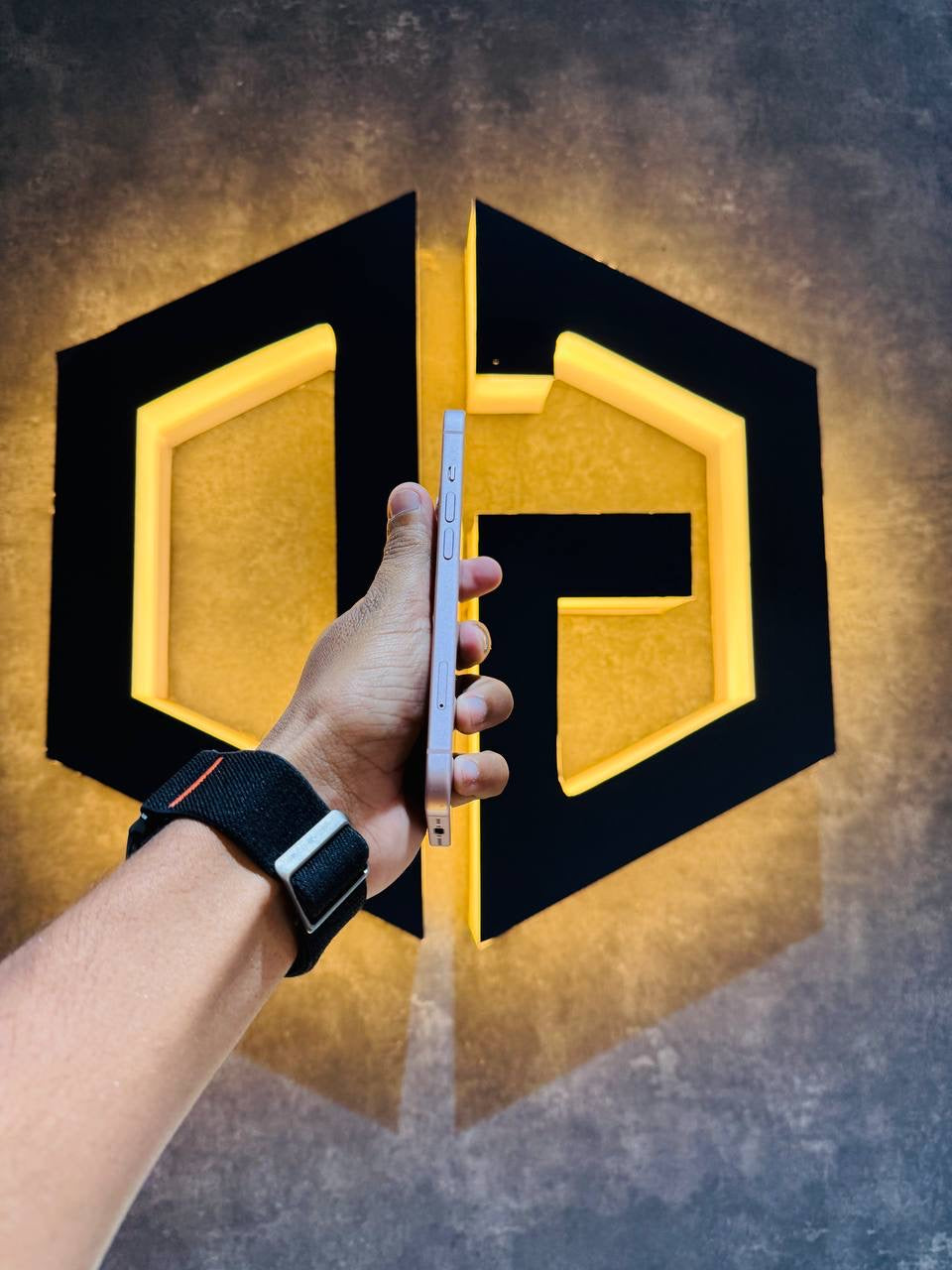 Apple iPhone 15 128GB - PINK - Code (69221) - The Digital Hub