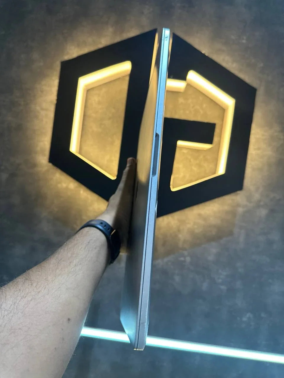 Apple MacBook Pro 2018 15 Inch I7 16+256GB - SILVER - Code (MJG5H) - The Digital Hub