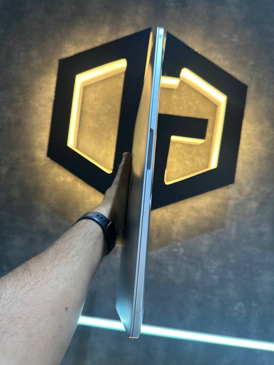 Apple MacBook Pro 2018 15 Inch I7 16+256GB - SILVER - Code (MJG5H) - The Digital Hub