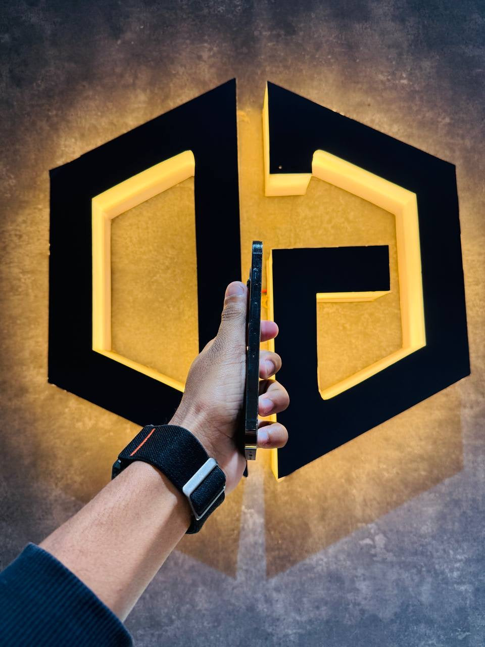 Apple iPhone 13 Pro 256GB - BLACK - Code (68406) - The Digital Hub