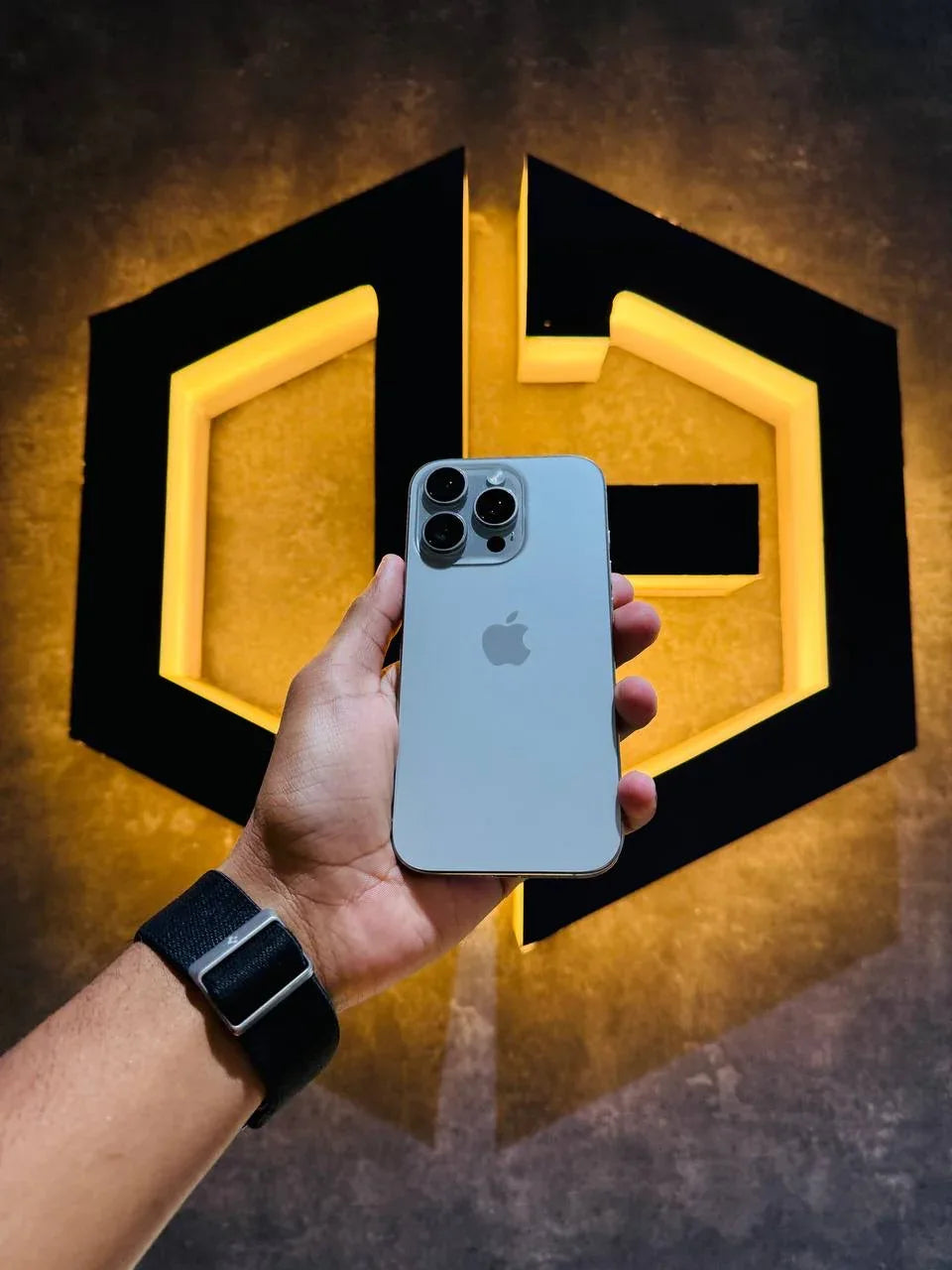 Apple iPhone 16 Pro 256GB - NATURAL TITANIUM - Code (17102) - The Digital Hub