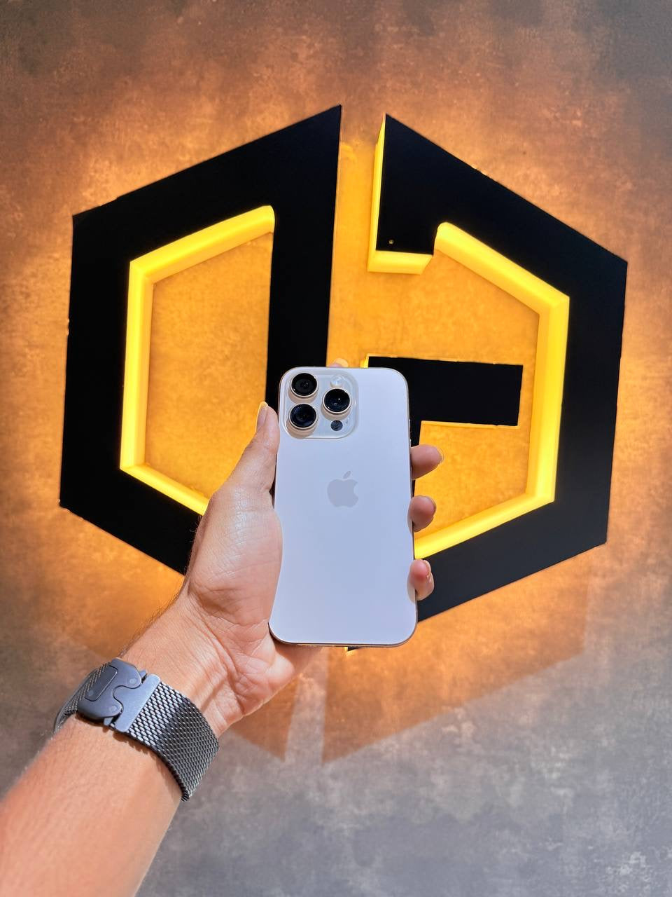 Apple iPhone 16 Pro 128GB - DESERT TITANIUM - Code (48677)