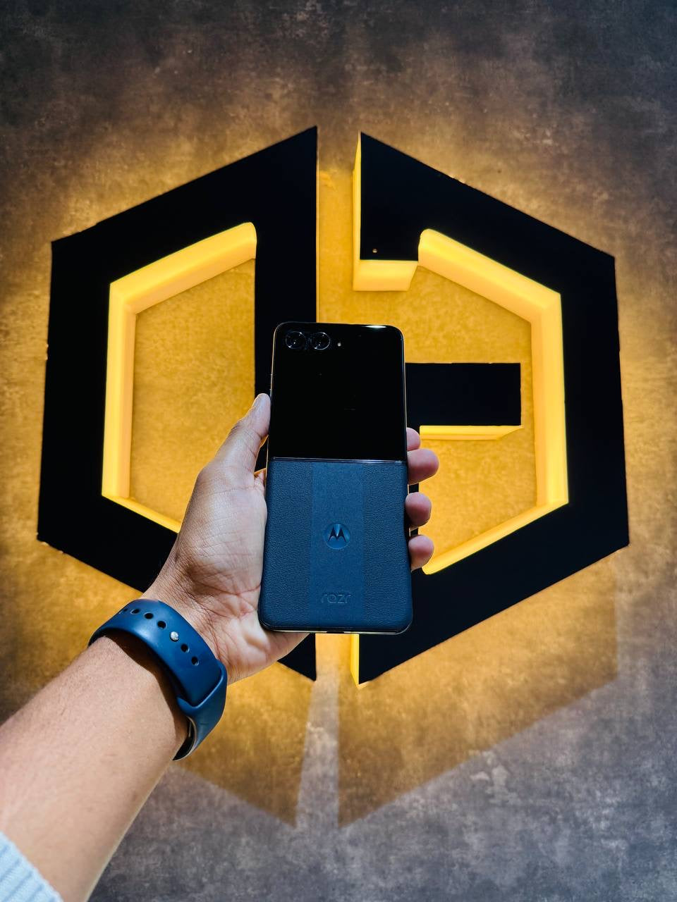 Motorola Razr 50 Ultra 12+512GB - BLUE - Code (07431) - The Digital Hub