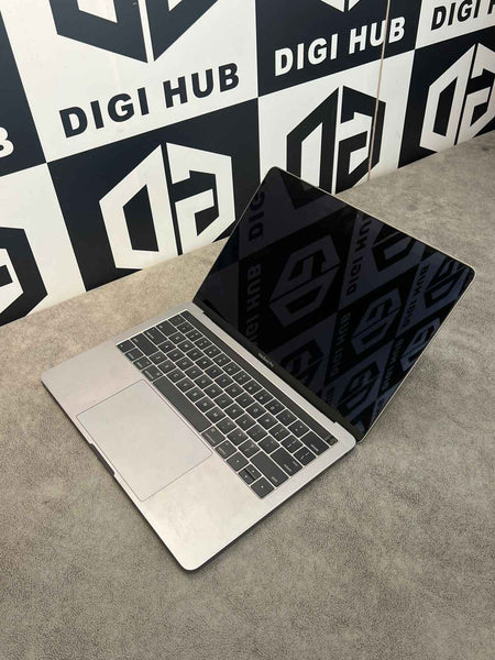 Macbook Pro 13 Inch I5 8Gb 256Gb Silver - Product ID - PGTFJ - Pre-Owned